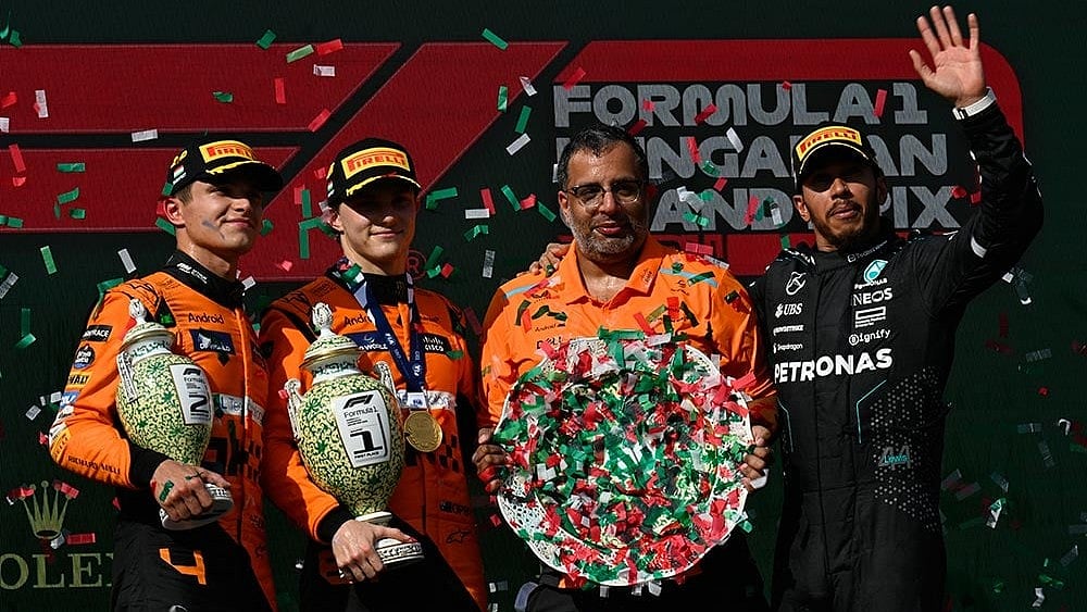 Photo: AP/Denes Erdos : From left: McLaren driver Lando Norris, McLaren driver Oscar Piastri, Randy Singh McLaren strategy and sporting director, and Mercedes driver Lewis Hamilton at the Hungarian GP.