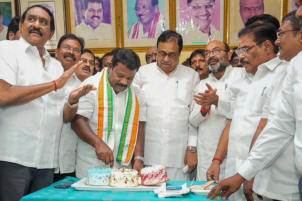 K. Selvaperunthagai with party leaders during celebrates Mallikarjun Kharges birthday