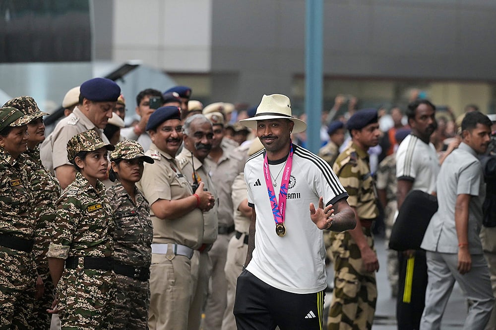 Hardik Pandya at New Delhi airport