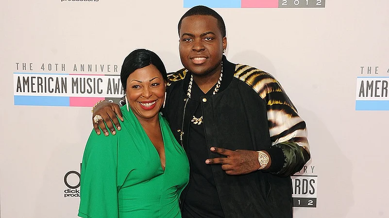Rapper Sean Kingston and mother Janice Turner are indicted on fraud charges.