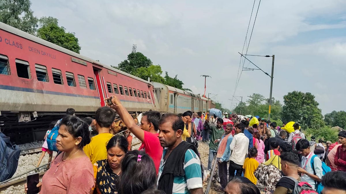 Chandigarh-Dibrugarh Express train accident gonda derail