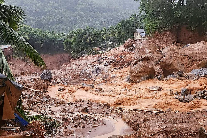 Landslides near Meppadi in Wayanad, Kerala_3