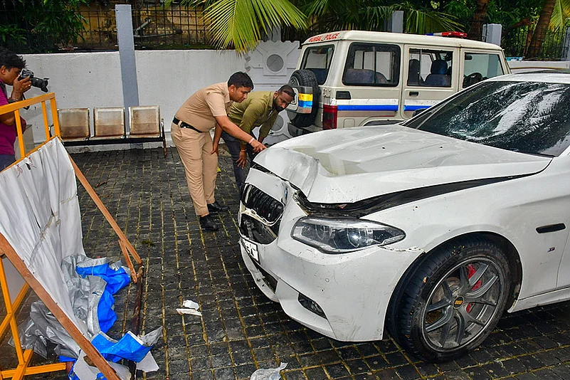 Worli road accident