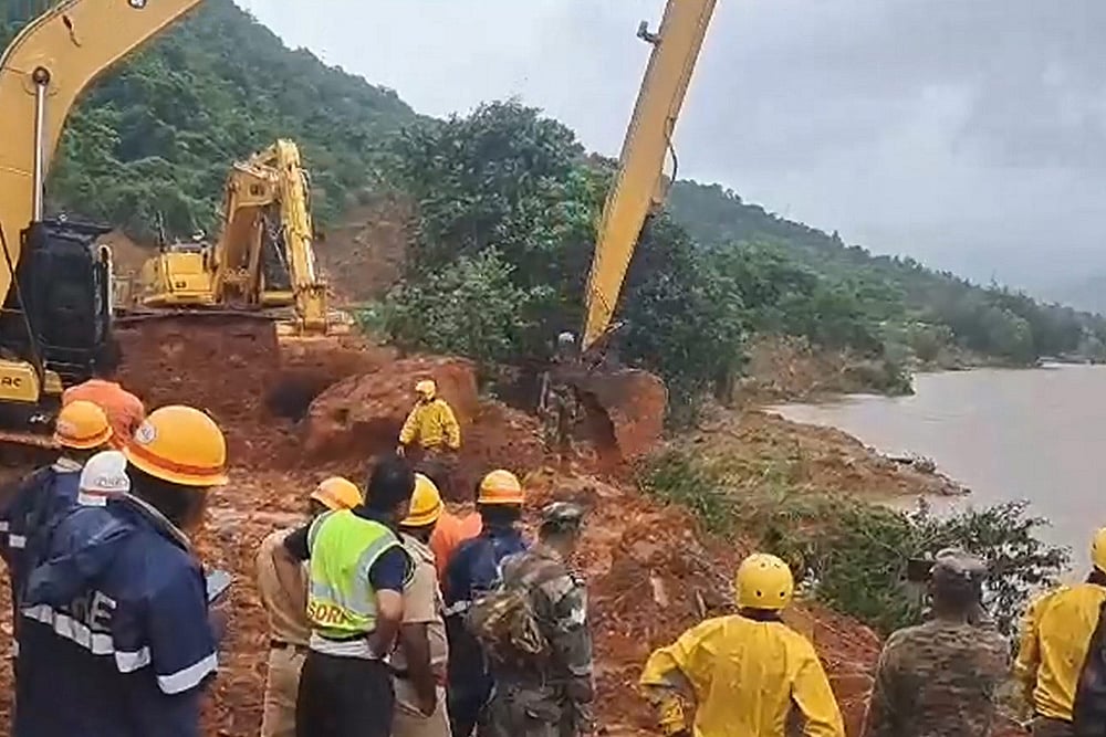 Landslide due to heavy rain in Sirsi, Uttarakhand