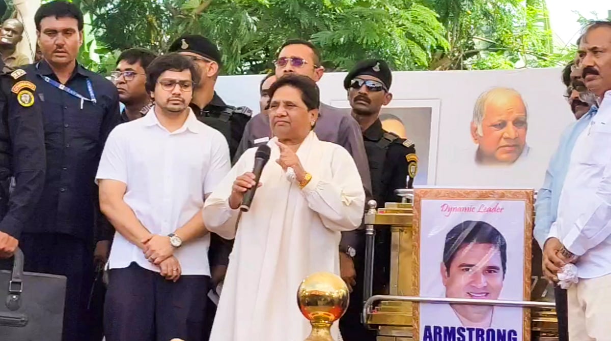 PTI :  Mayawati pays respects to deceased BSP leader K Armstrong