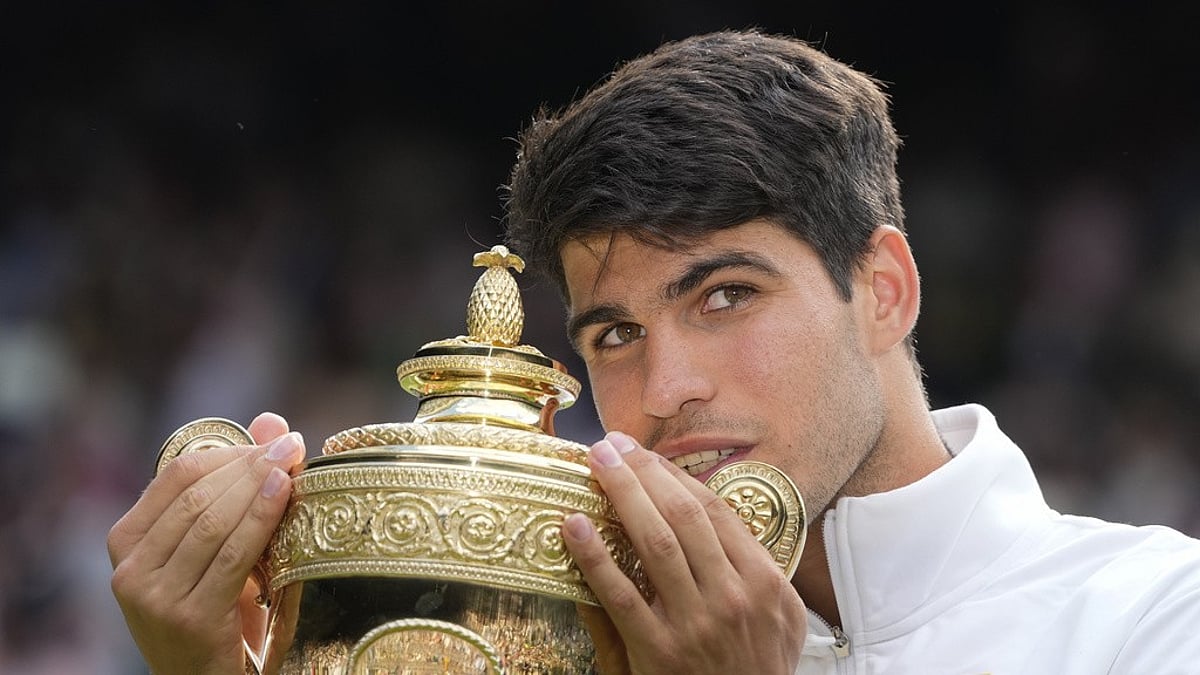 Carlos-Alcaraz-wins-Wimbledon-2024-trophy-AP-Photo