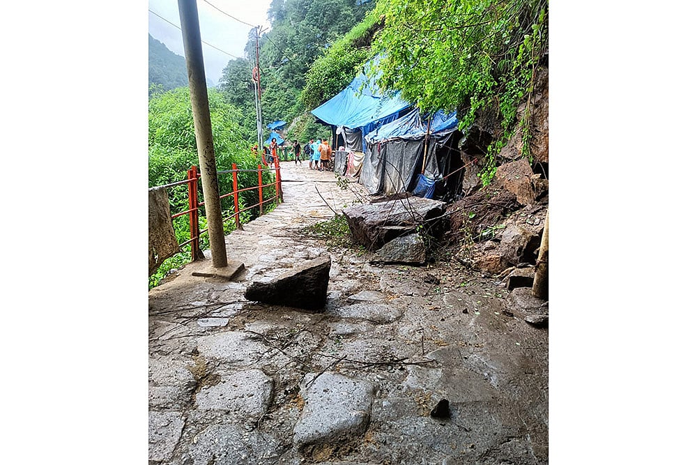 Kedarnath trekking route landslides in Rudraprayag_2