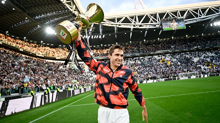 Thiago Motta has said Federico Chiesa remains a Juventus player amid links of a move away - null