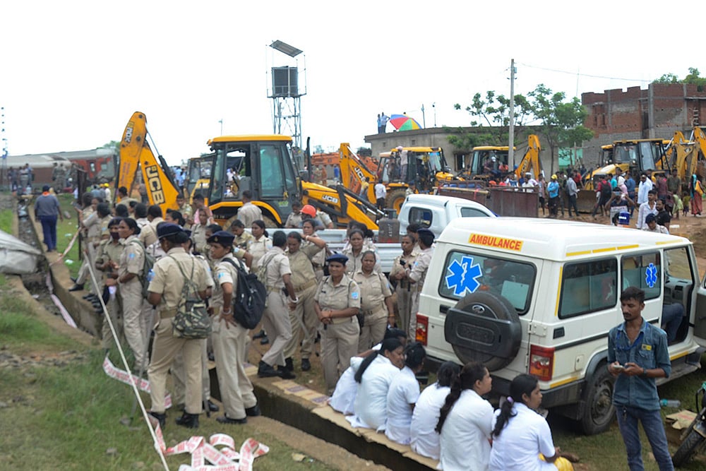 Rail accident_Howrah-Mumbai Mail derails in Jharkhands Seraikela-Kharsawan_5
