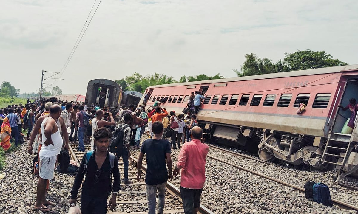 Dibrugarh Express train derails near UPs Gonda |