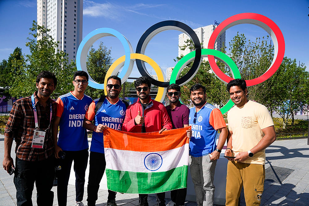 Paris Olympics Badminton _Actor Ram Charan with Fans