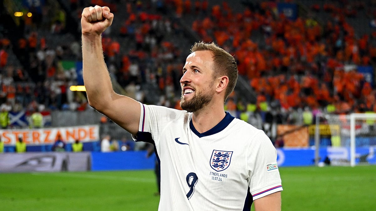 Kane celebrates England's victory - null