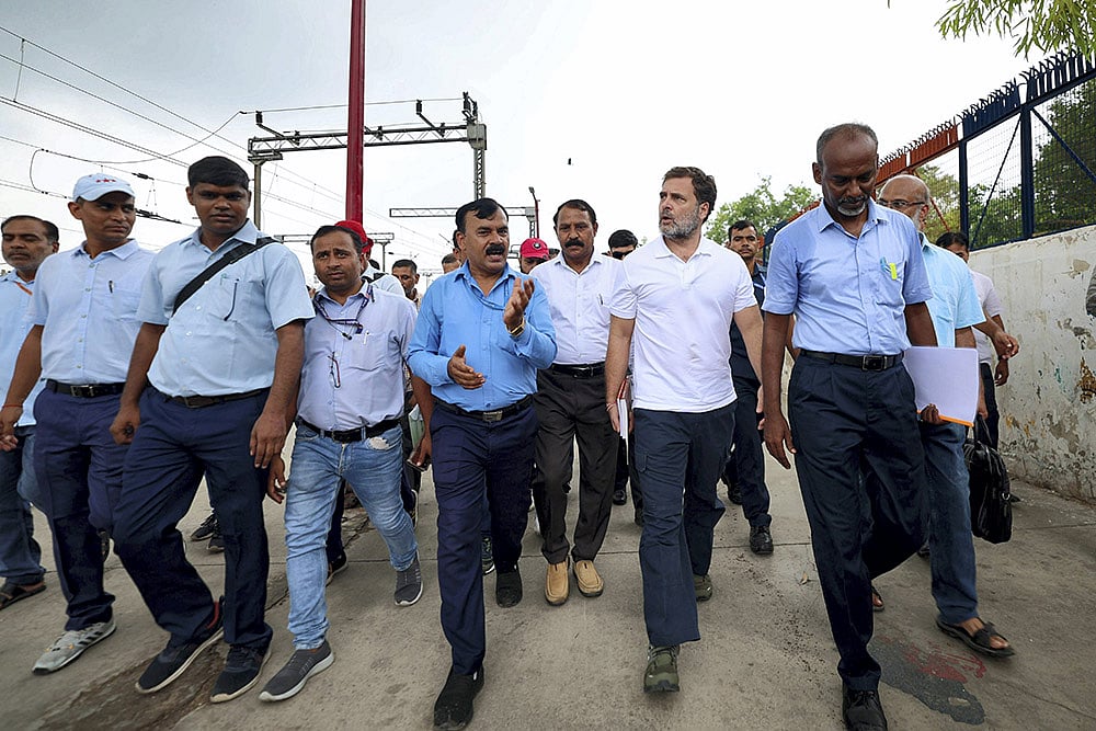 Rahul Gandhi meets loco pilots at New Delhi Railway Station