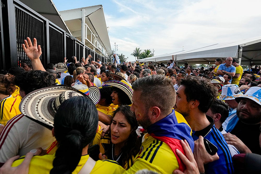 Copa America 2024 Fan Ruckus Outside Stadium Delays ARG Vs COL Kick-Off photo gallery_2