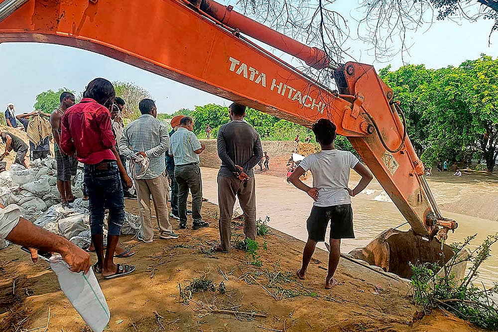 Repair and restoration work underway on the breached portion of the Munak canal Pic2