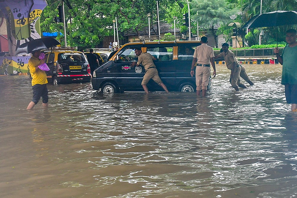 Waterlogging after rain in Mumbai_2