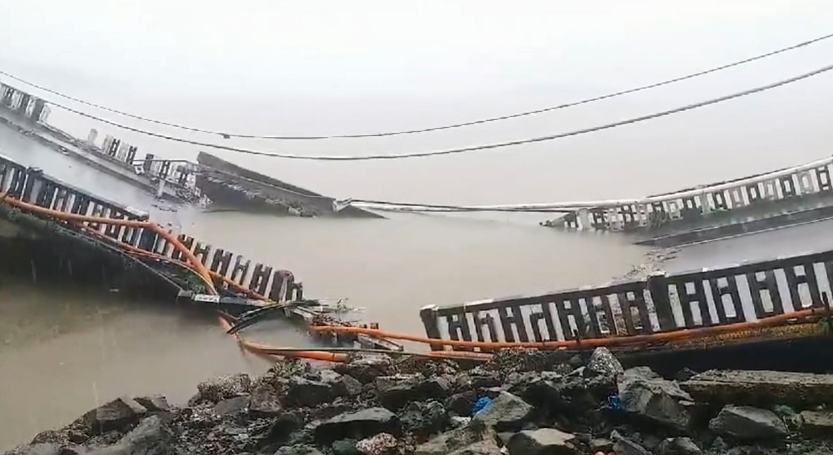 Visuals from the bridge collapse scene at Karwar |  - PTI