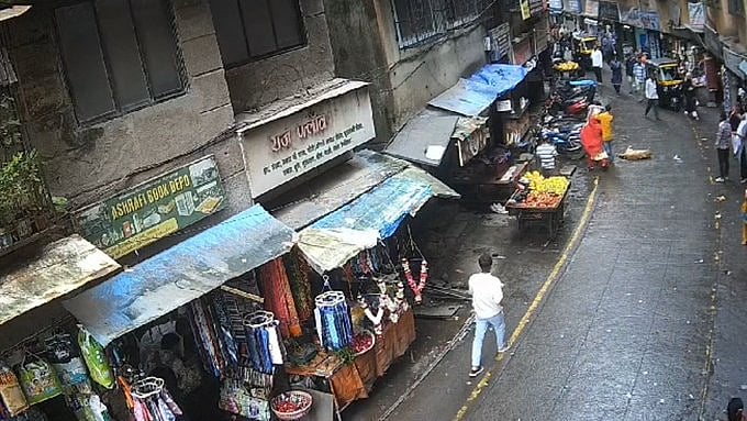 X/@jollymampilly : Screengrab from the spot where the dog fell and the girl died near Mumbai
