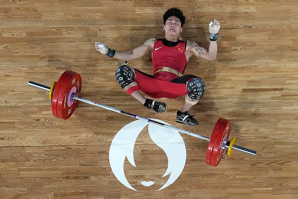 2024 Paris Olympics Day 12 Photo gallery_mens 61kg weightlifting event 