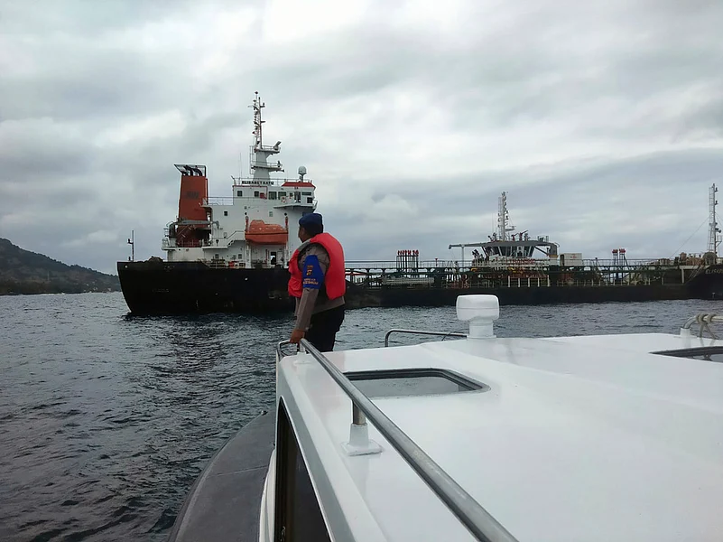 indonesia tanker fire