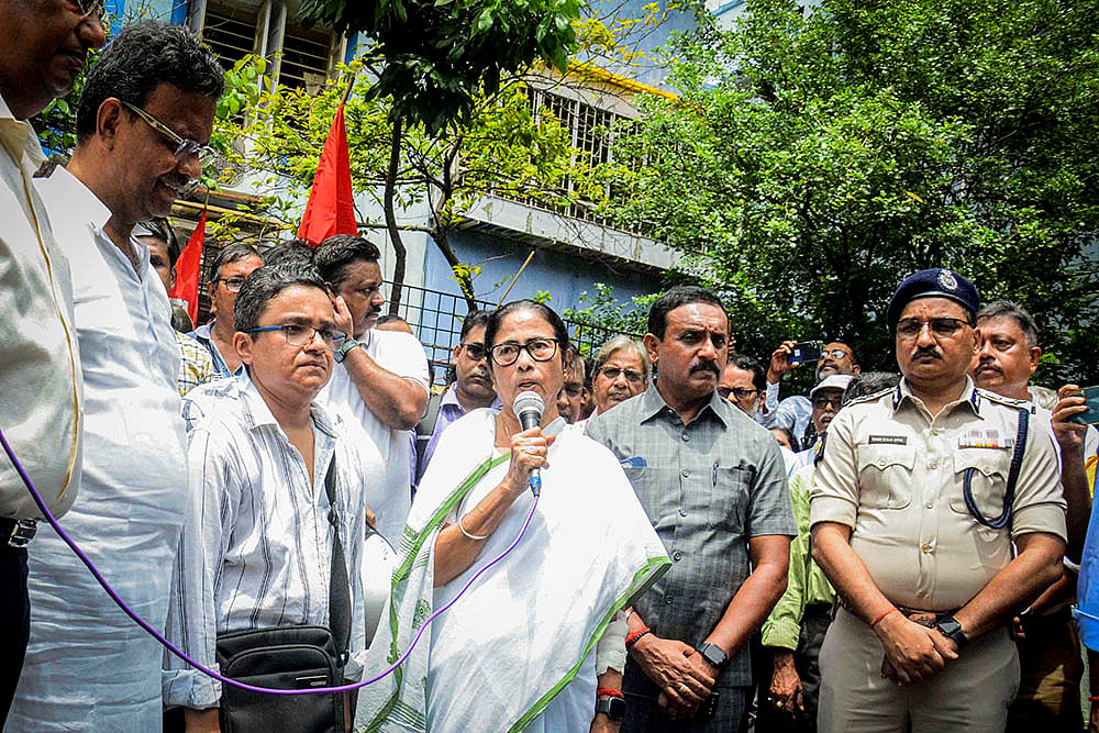 Buddhadeb Bhattacharjee passes away: Mamata Banerjee expresses her condolences