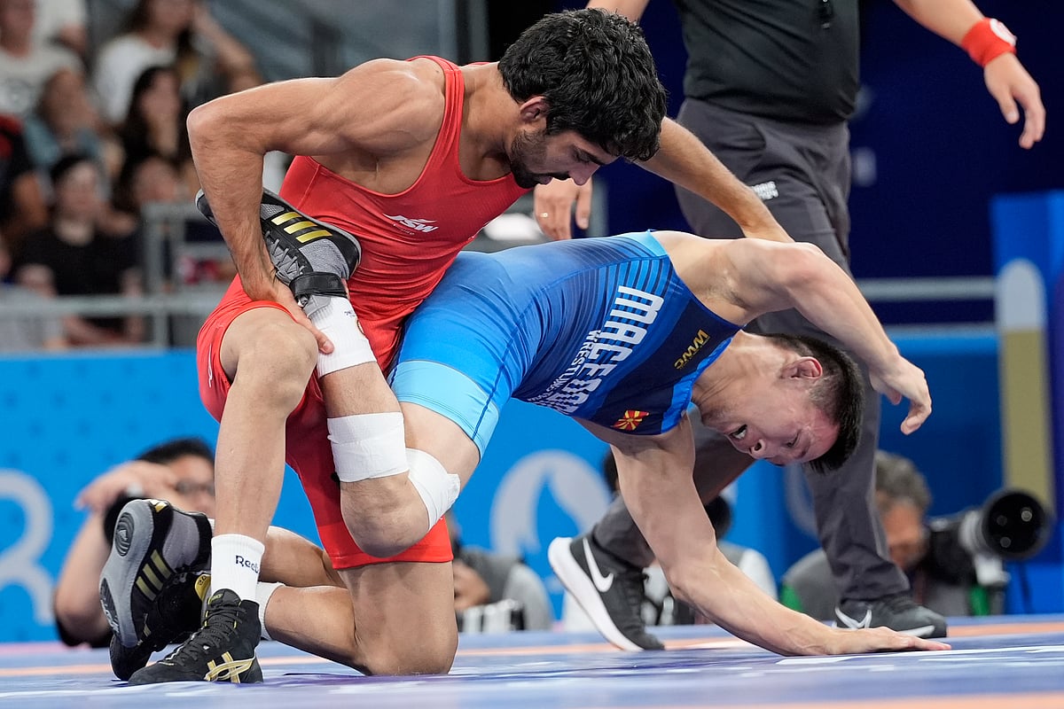 India's Aman Aman and North Macedonia's Vladimir Egorov, right, compete in the round of 16 of the men's freestyle 57kg wrestling match at Champ-de-Mars Arena, during the 2024 Summer Olympics, Thursday, Aug. 8, 2024, in Paris, France. 
 - (AP Photo/Eugene Hoshiko)