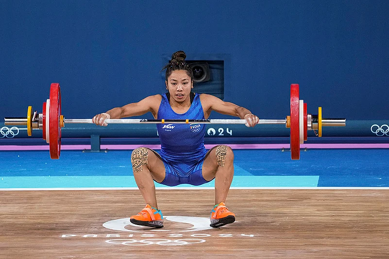 2024 Paris Olympics womens 49kg Weightlifting Mirabai Chanu_4