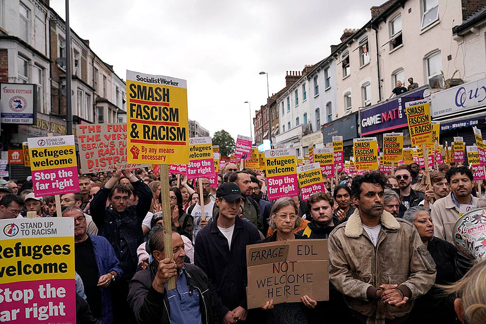 Protest against far-right anti-immigration protest in London_2