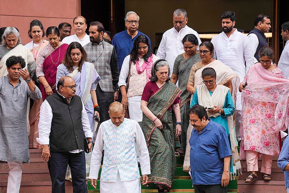 Sonia Gandhi, Rajeev Shukla, Pramod Tiwari, Shiv Sena (UBT) MP Priyanka Chaturvedi 