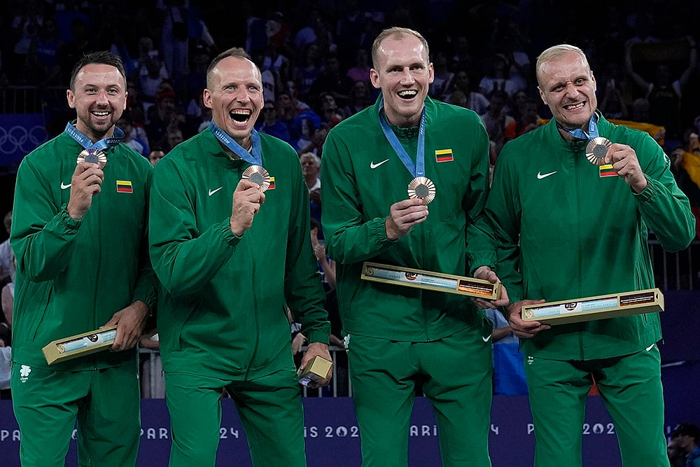2024 Paris Olympics mens 3x3 basketball medal ceremony_Lithuanias mens 3x3 basketball team