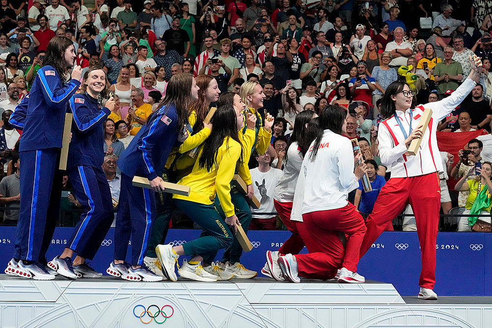 2024 Paris Olympics Team swimming medalists_womens 4x200-meter freestyle relay