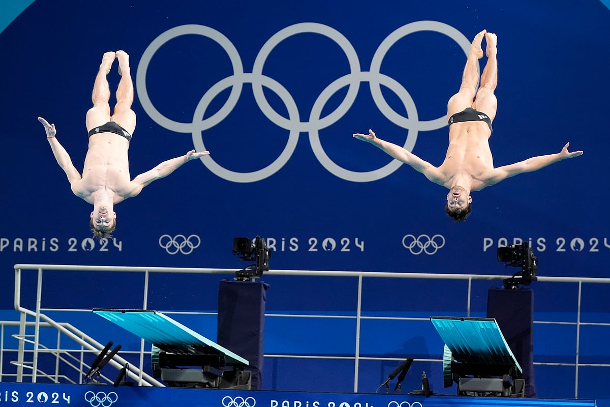 (AP Photo/Lee Jin-man)

 : Britain's Anthony Harding and Jack Laugher compete in the men's synchronised 3m springboard diving final at the 2024 Summer Olympics, Friday, Aug. 2, 2024, in Saint-Denis, France. 
