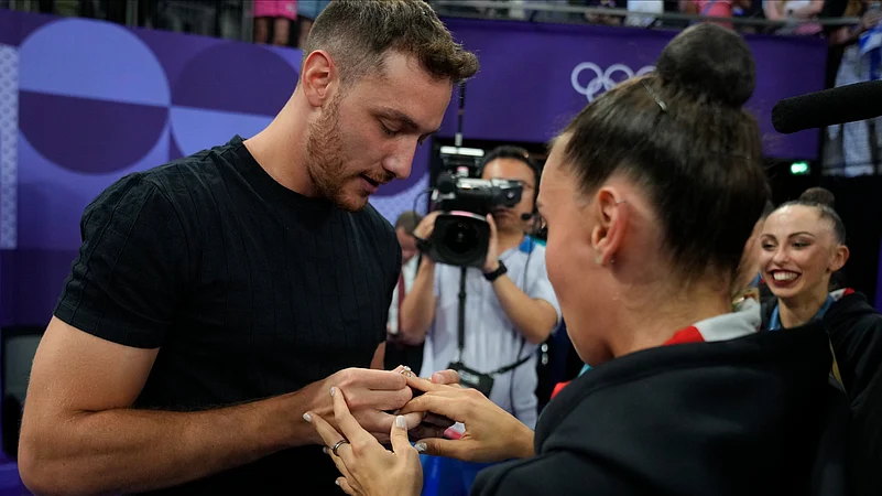 Massimo Bertelloni, left, puts a ring on the finger of team Italys Alessia Maurelli