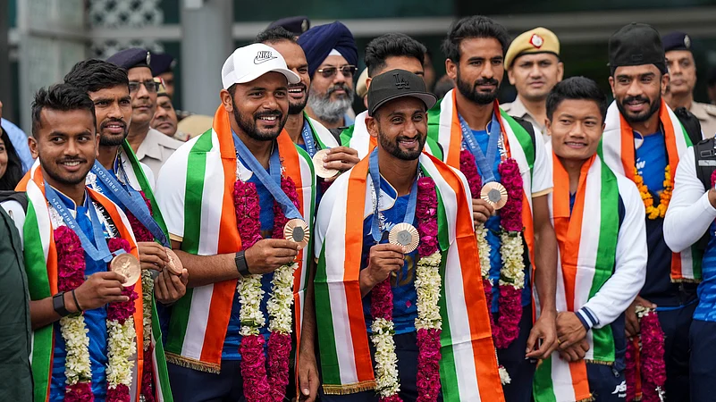 Indian mens hockey team return back home from Paris