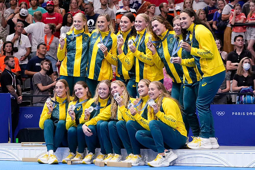 2024 Paris Olympics water polo medalists_Australias team celebrate after winning silver 