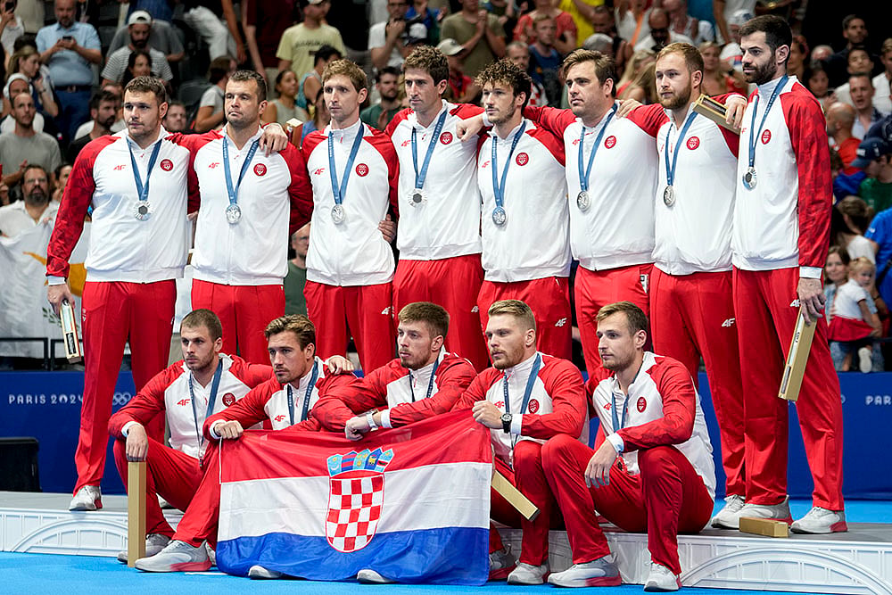 2024 Paris Olympics water polo medalists_ Croatias team celebrate after winning silver