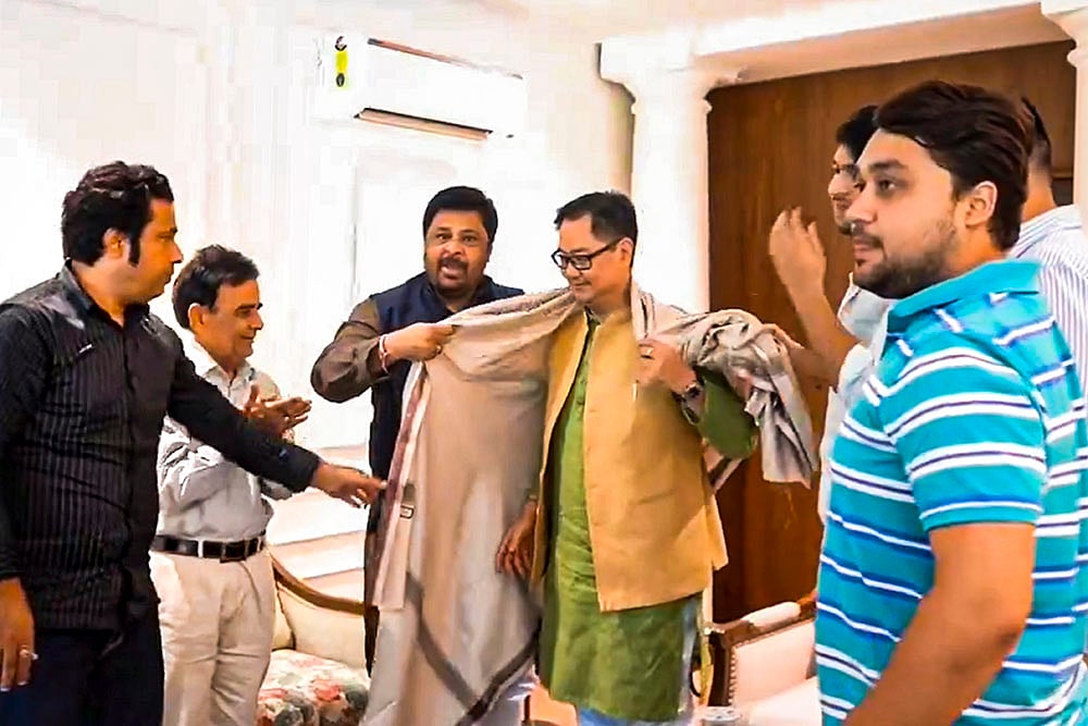 Union Minister for Minority Affairs Kiren Rijiju with Delhi Shia Muslim Personal Law Board members 