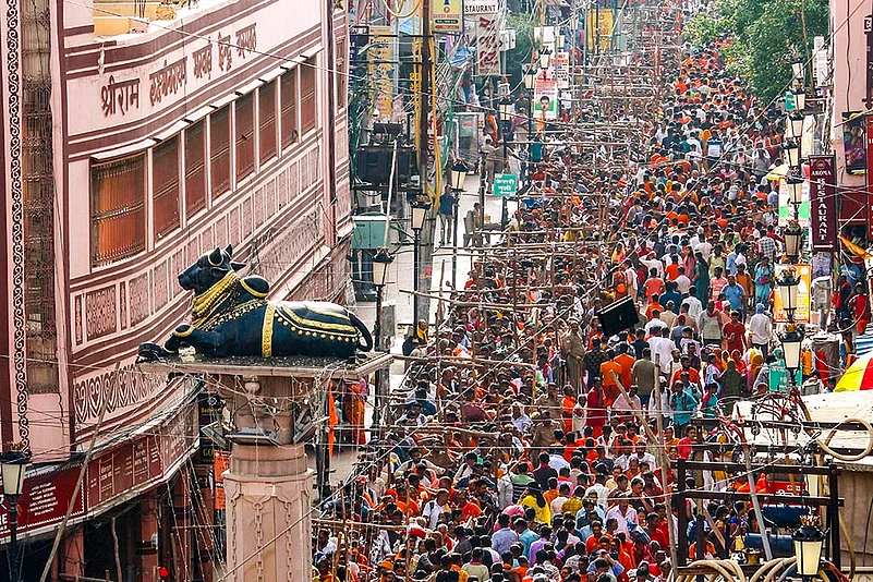 Crowd near Kashi Vishwanath Temple on 4th Monday of Sawan month