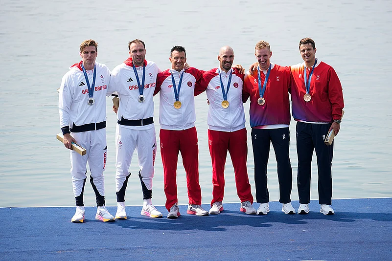 2024 Paris Olympics Rowing Medallists_mens pair rowing final