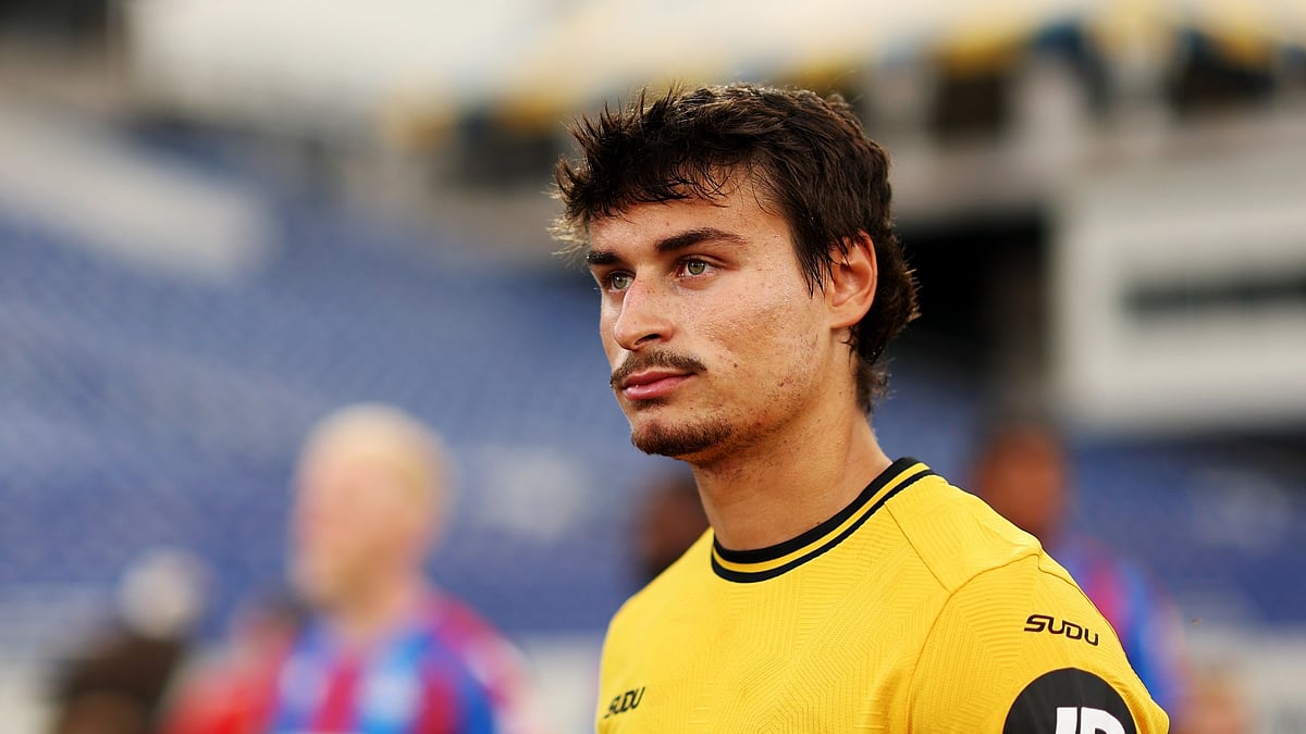 Hugo-Bueno-footballer