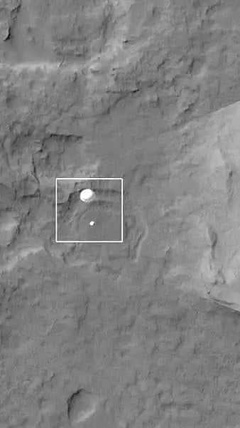 NASA's Curiousity Rover descending on the Mars' surface |