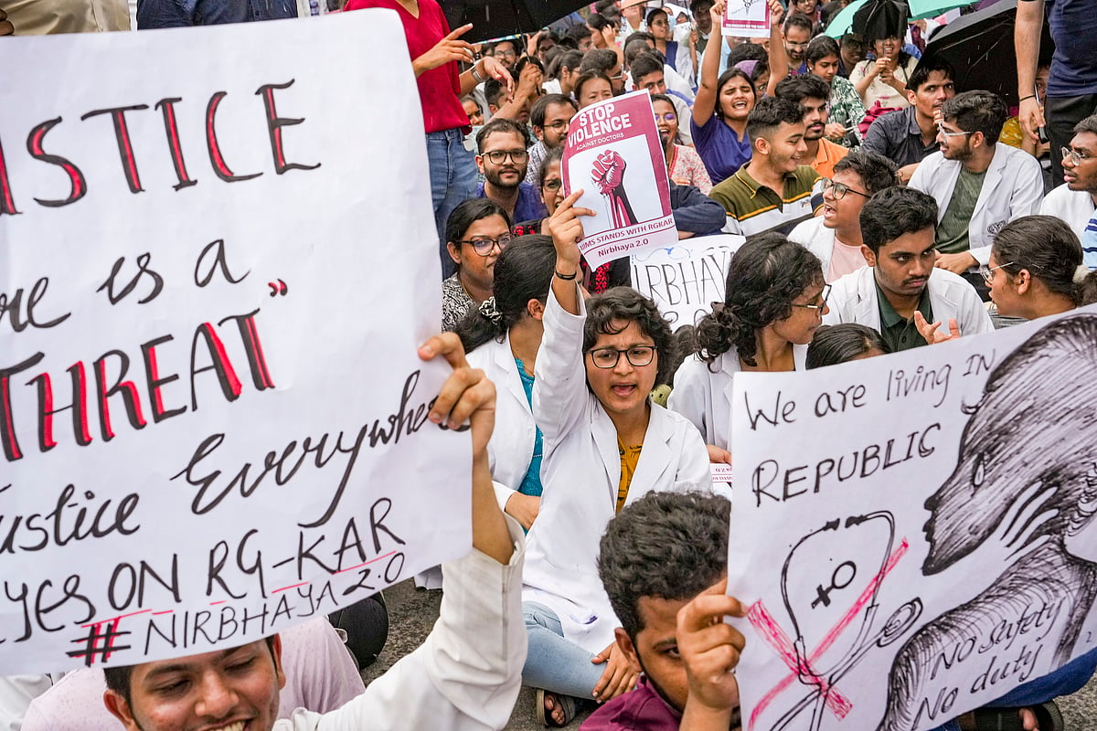 Doctors in New Delhi hold protest |