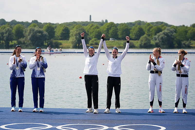 2024 Paris Olympics Rowing Medallists_womens double sculls final