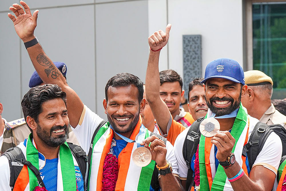 Hockey team arrives at Delhi airport