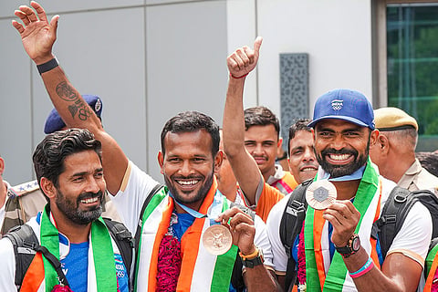 Hockey team arrives at Delhi airport