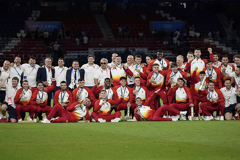 2024 Paris Olympics Football_mens soccer Medallists Spain celebrates winning gold