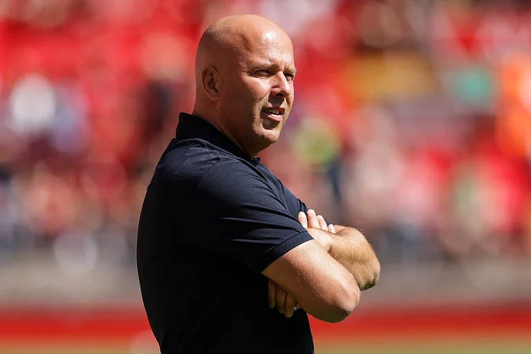 Arne Slot is hoping to strike the right balance between chaos and possession against Ipswich - null