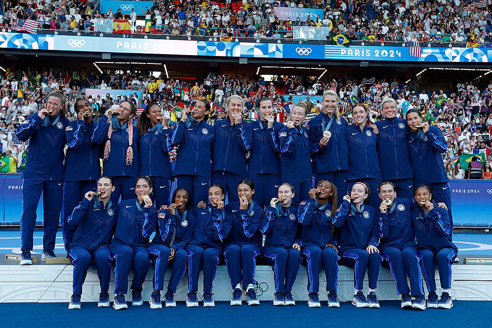 2024 Paris Olympics Football_Womens soccer Medallists_United States players celebrates gold medal