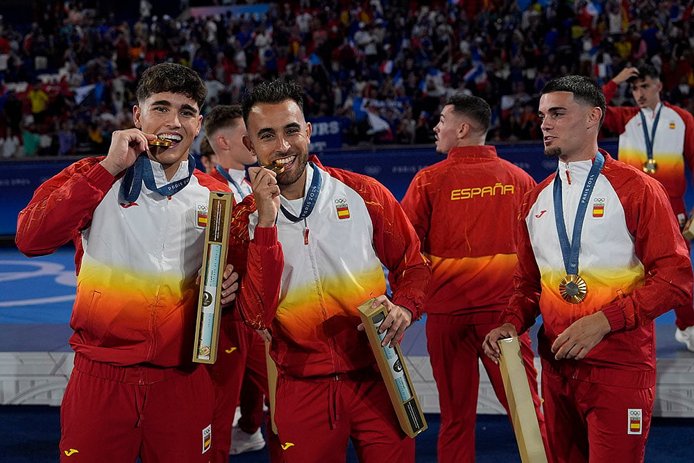 2024 Paris Olympics Football_mens soccer Medallists Spain players celebrate winning the gold medal