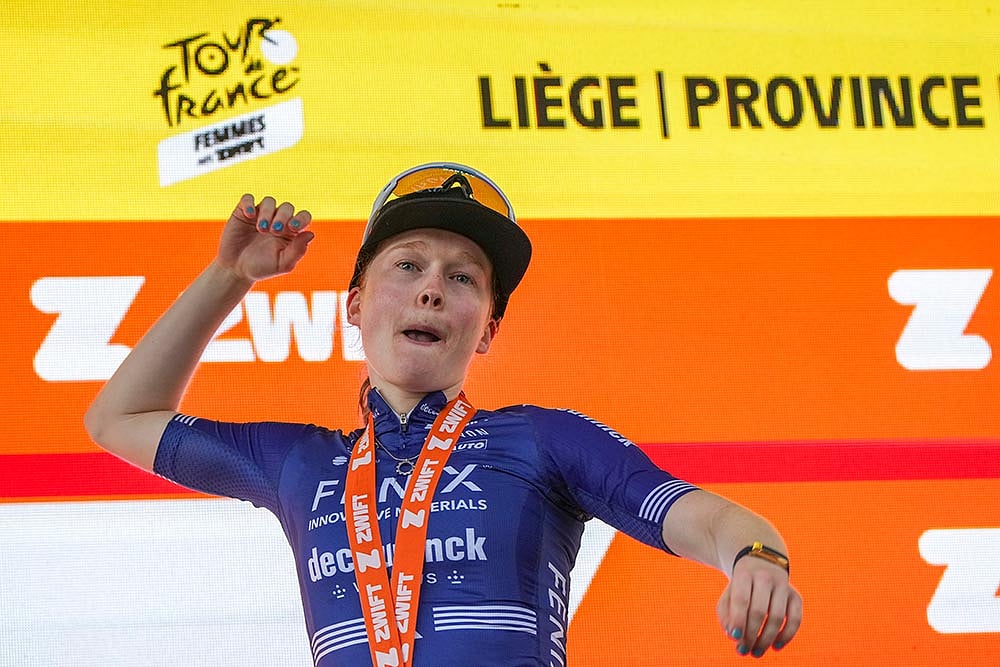 Photo: AP/Peter Dejong : Cycling Tour De France Women
